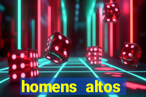 homens altos sarados pelados